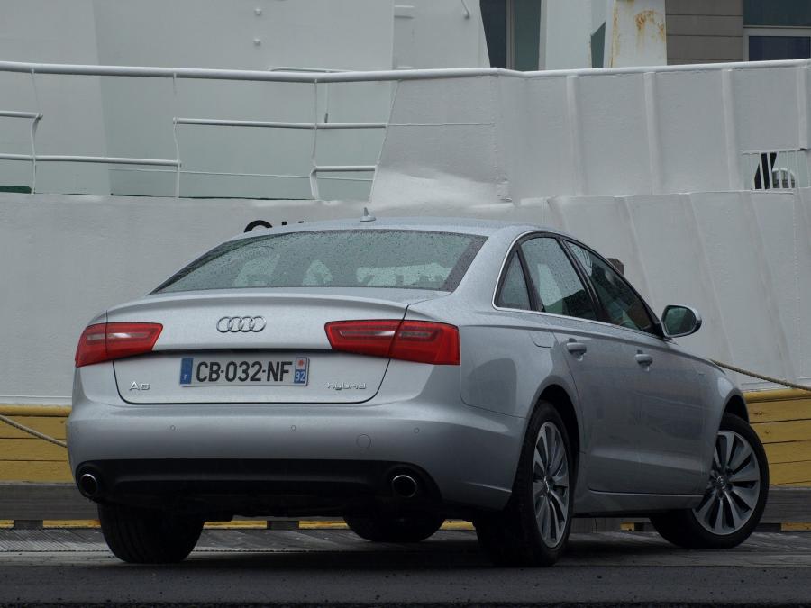  Audi A6 Hybrid Sedan (4G, C7) 2011 года  (фото 22 из 24)